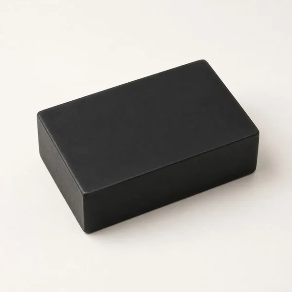 Pain de savon noir mat aux arêtes nettes